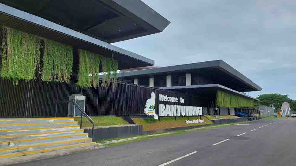 AirNav Indonesia pasang sistem navigasi modern ILS dan DVOR di Bandara Banyuwangi untuk tingkatkan keselamatan dan daya tarik penerbangan.