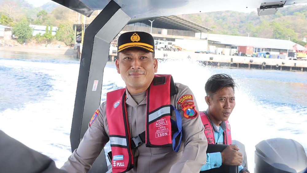 Kapolresta Banyuwangi Rama Samtama Putra uji coba kapal cepat RBB untuk tingkatkan patroli, pelayanan, dan keamanan laut di perairan Banyuwangi.