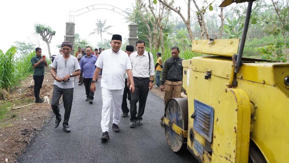 Bupati Situbondo Yusuf Rio Wahyu Prayogo meninjau pembangunan infrastruktur Proyek Strategis Nasional (PSN) yang kini resmi bernama Prosiwangi, setelah sempat dikenal dengan nama Probowangi.