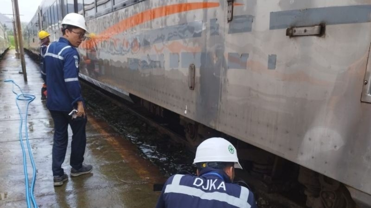 DJKA dan KAI Daop 9 Jember lakukan ramp check sarana kereta api.