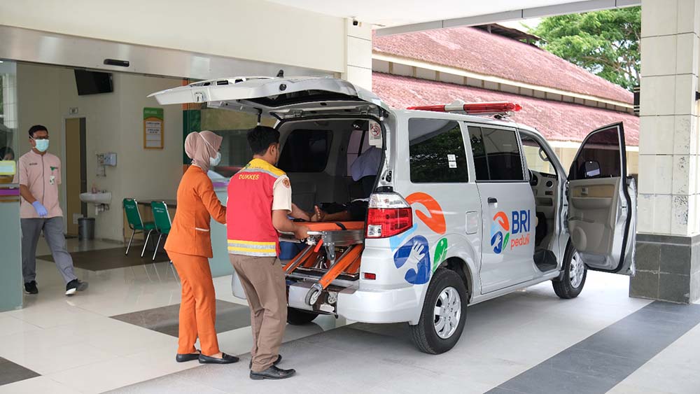 BRI Peduli salurkan 200 ambulans di Hari Kesehatan Nasional 2025 untuk tingkatkan akses layanan darurat dan pemerataan kesehatan di seluruh Indonesia.