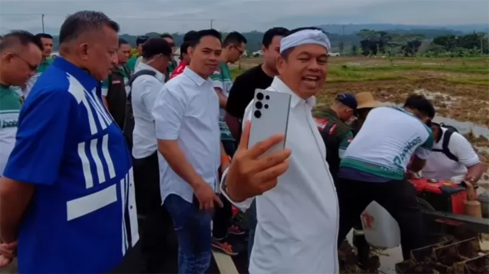 Gubernur Jawa Barat, Dedi Mulyadi ungkap penggunaan bahan bakar jerami untuk lingkungan Lembur Pakuan.