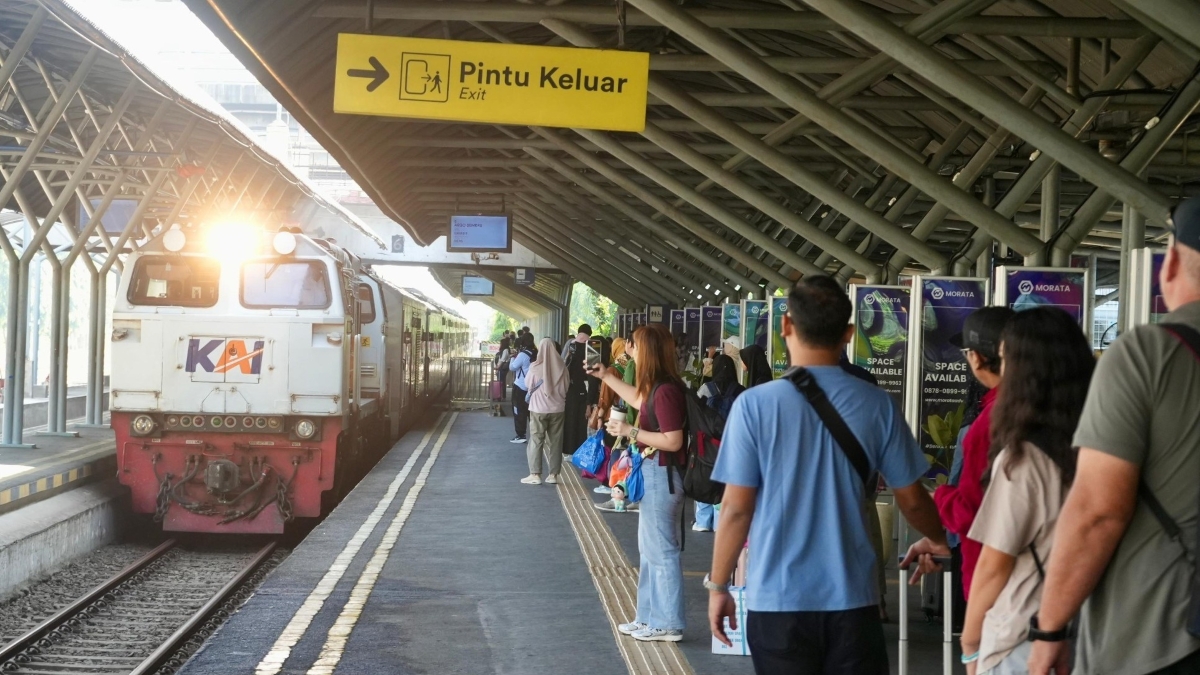 KAI Daop 8 Surabaya buka penjualan tiket kereta api Nataru mulai 3 November 2025.
