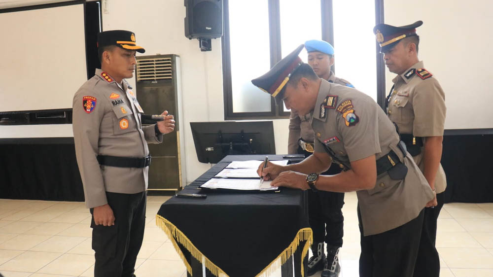 Sertijab Kapolsek Licin dan KP3 Banyuwangi, Kapolresta Rama Samtama Tekankan Profesionalisme dan Integritas.