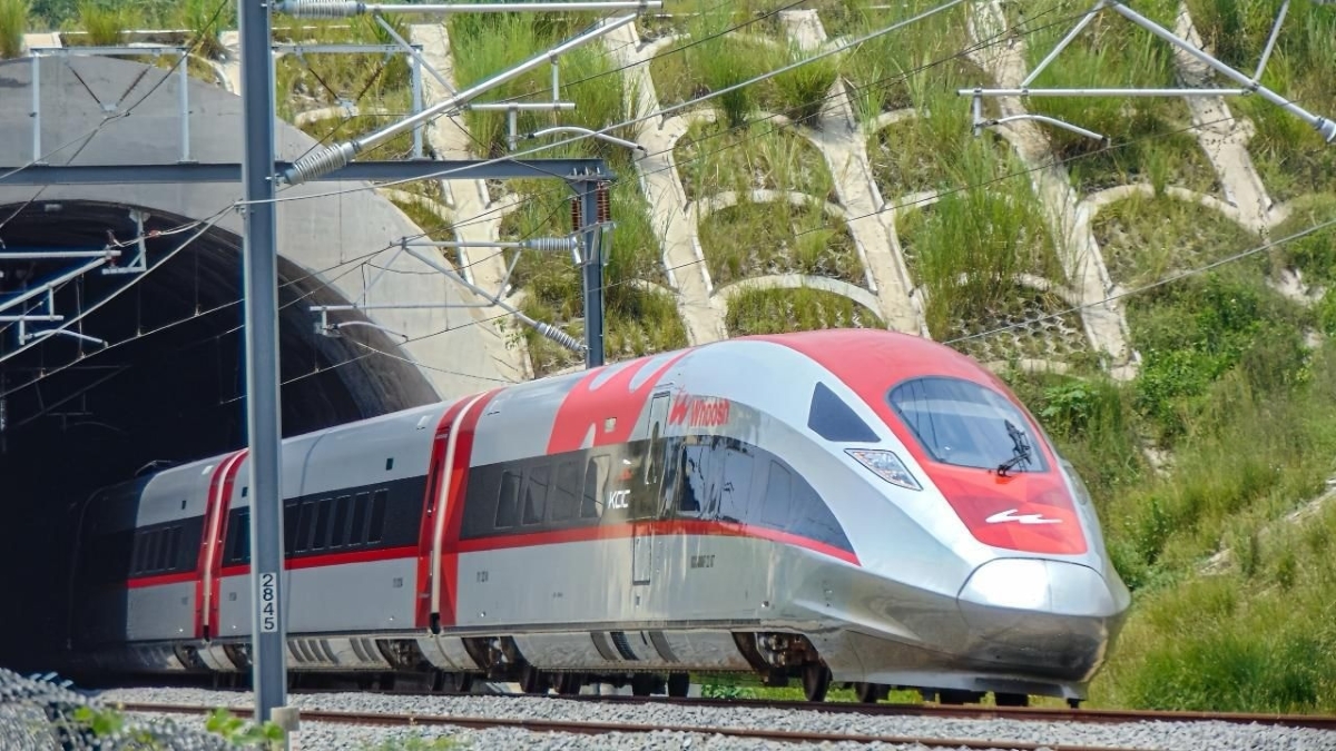 KAI belajar ke China untuk percepat pengembangan jaringan kereta api nasional dan logistik.