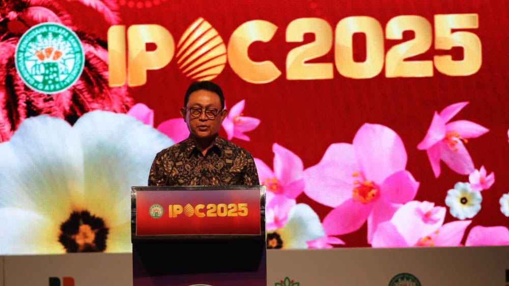 Ketua GAPKI Eddy Martono saat membuka IPOC 2025.