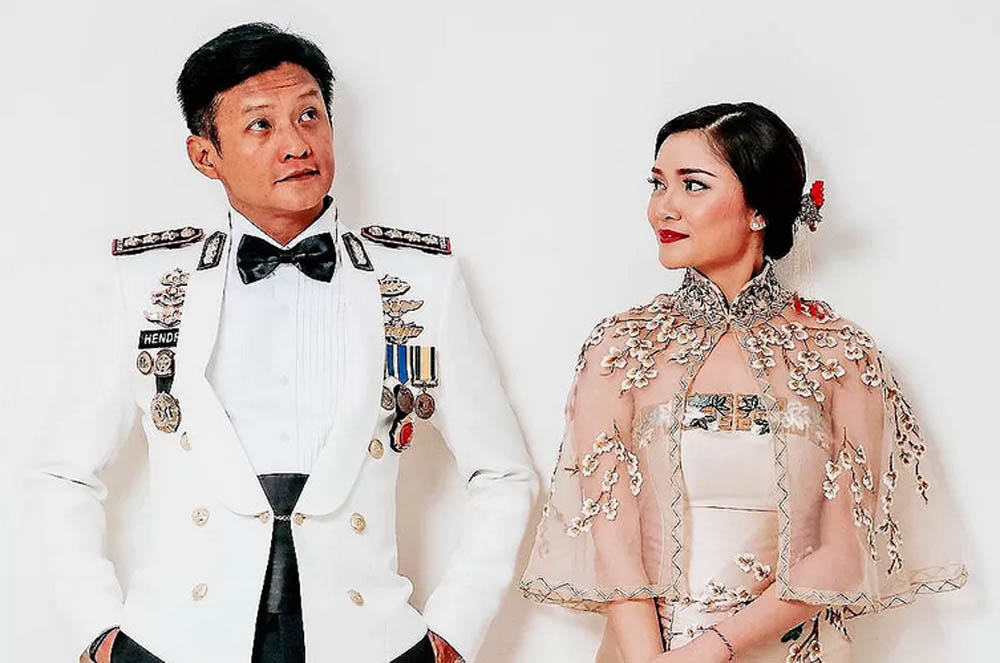 Amanda Seali Syah Alam (kanan) dan Suaminya Brigjen Hendra Kurniawan.
