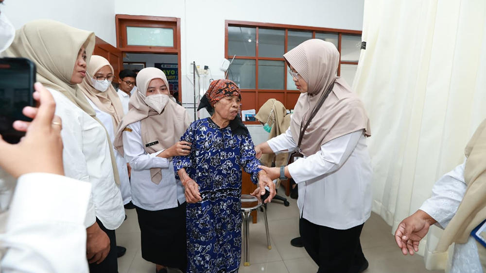 Pemkab Banyuwangi hadirkan dokter spesialis di puskesmas demi akses kesehatan cepat dan merata bagi seluruh warga.