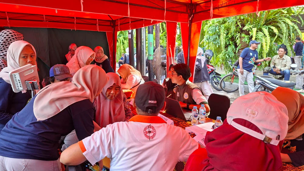 Dalam rangka memperingati world stroke day 2025, Masyarakat dapat menikmati fasilitas skrining dan cek kesehatan gratis di CFD A. Yani, Minggu (16/11).
