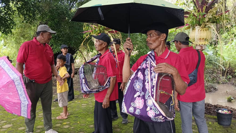 TRADISI: Masyarakat Desa Grajagan, Kecamatan Purwoharjo, menggelar ritual mantu kucing guna meminta keselamatan, dan keberkahan serta nguri-nguri budaya pada Sabtu (15/11).