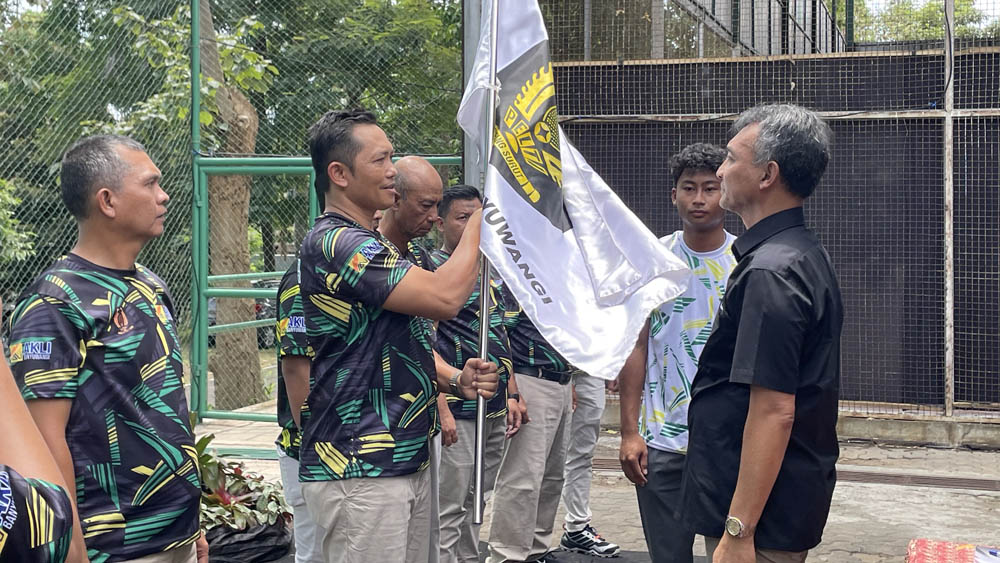 Pelantikan pengurus PELTI Banyuwangi periode 2025-2029 sekaligus penutupan Kejurnas Banyuwangi Open Yunior (BOY) di GOR Tawangalun, Minggu (16/11)