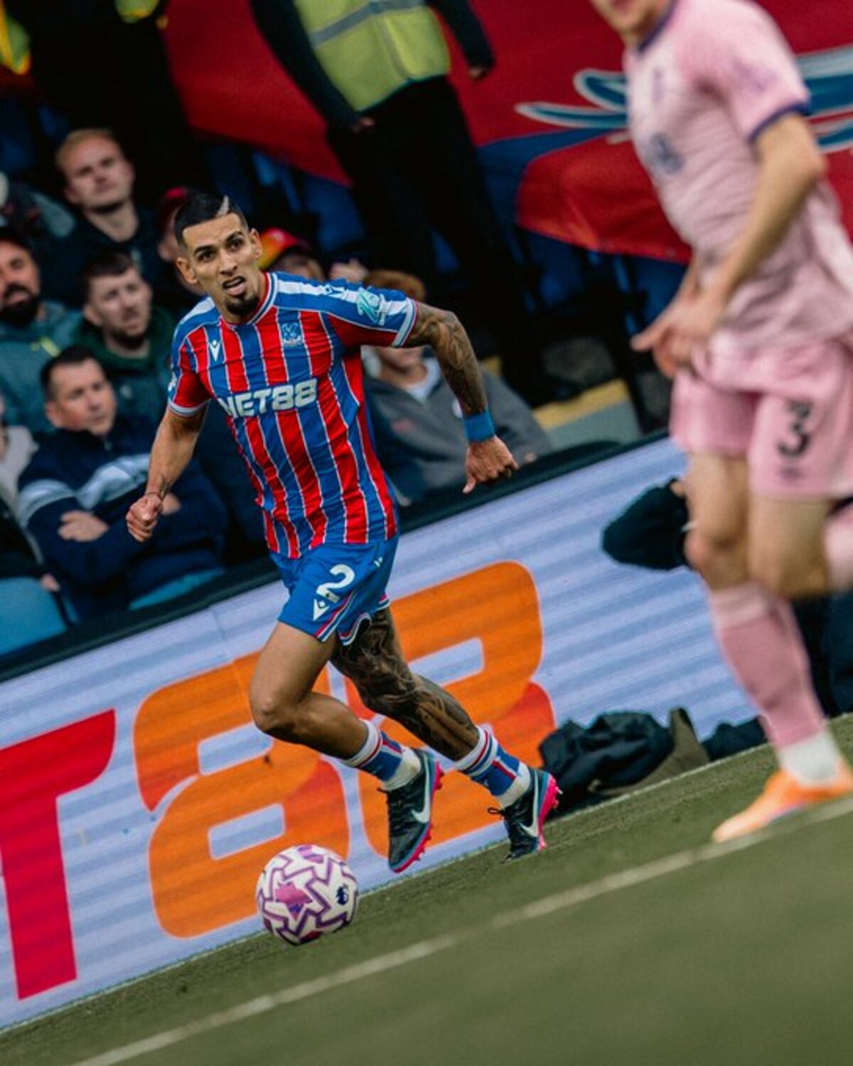 BERMIMPI: Daniel Munoz berharap bisa menjadi bagian Manchester United