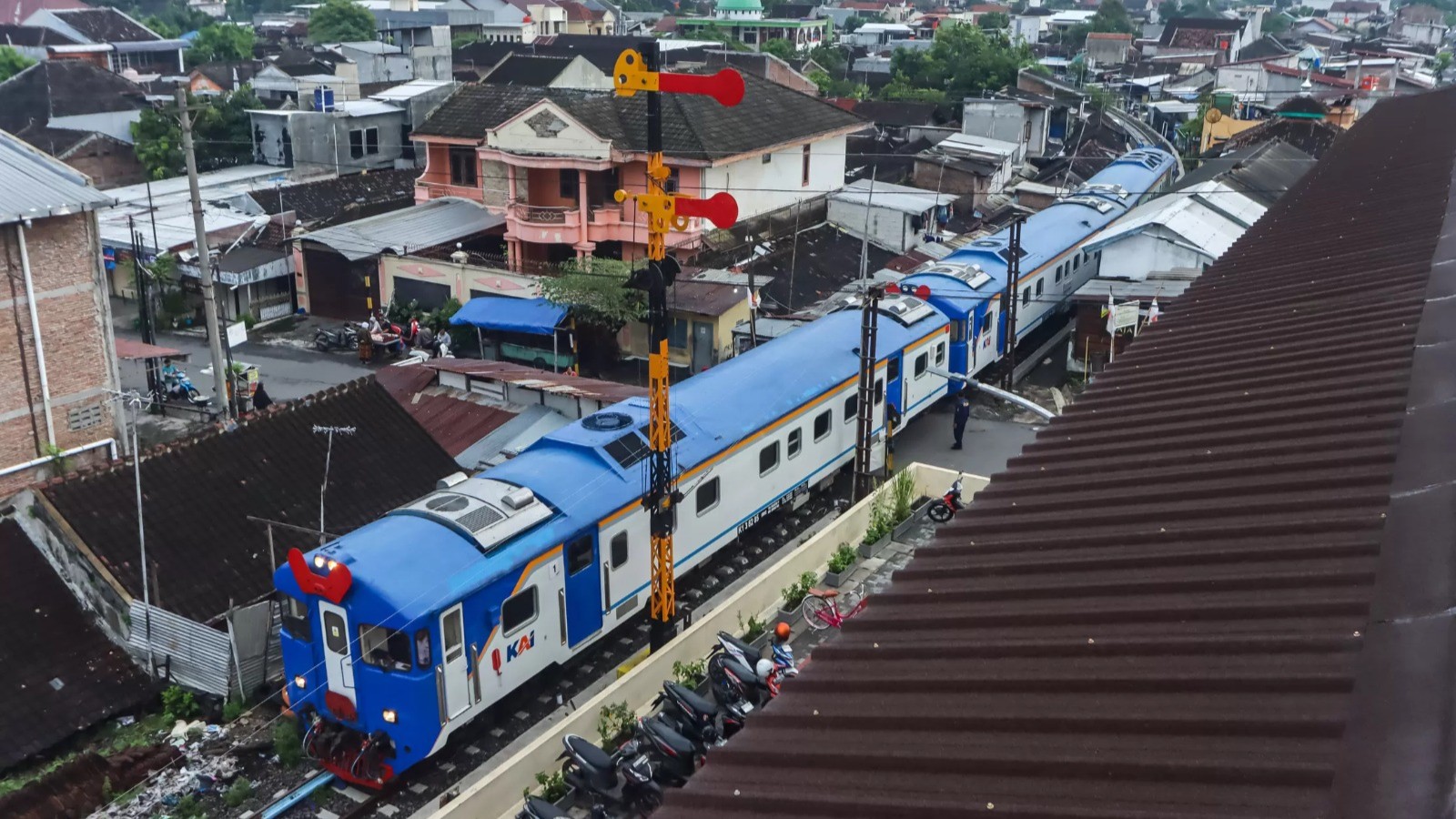 Kereta Api Batara Kresna catat kenaikan penumpang 45,8 persen.