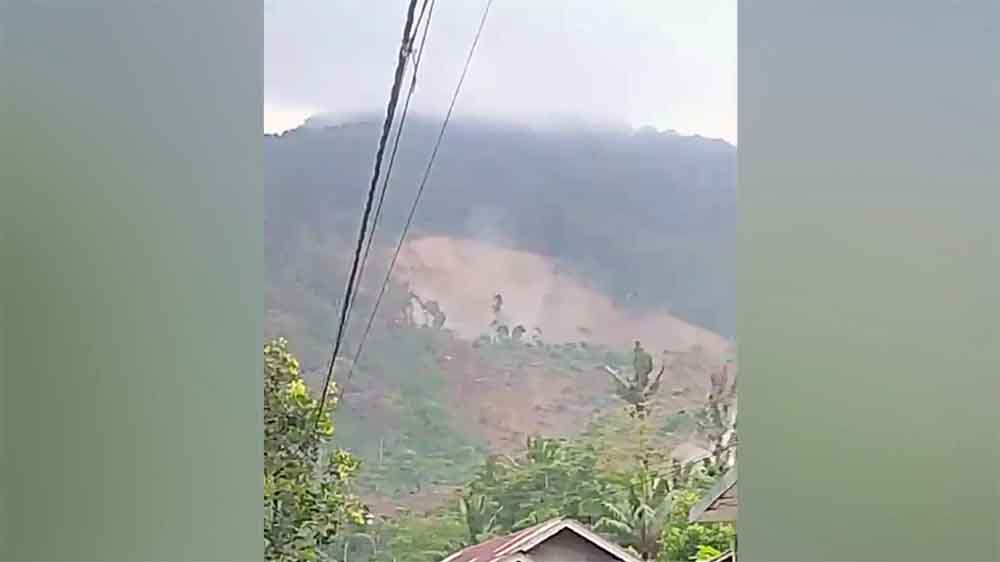 Peristiwa longsor melanda wilayah Kecamatan Pandanarum, Banjarnegara, Jawa Tengah, Sabtu (15/11).