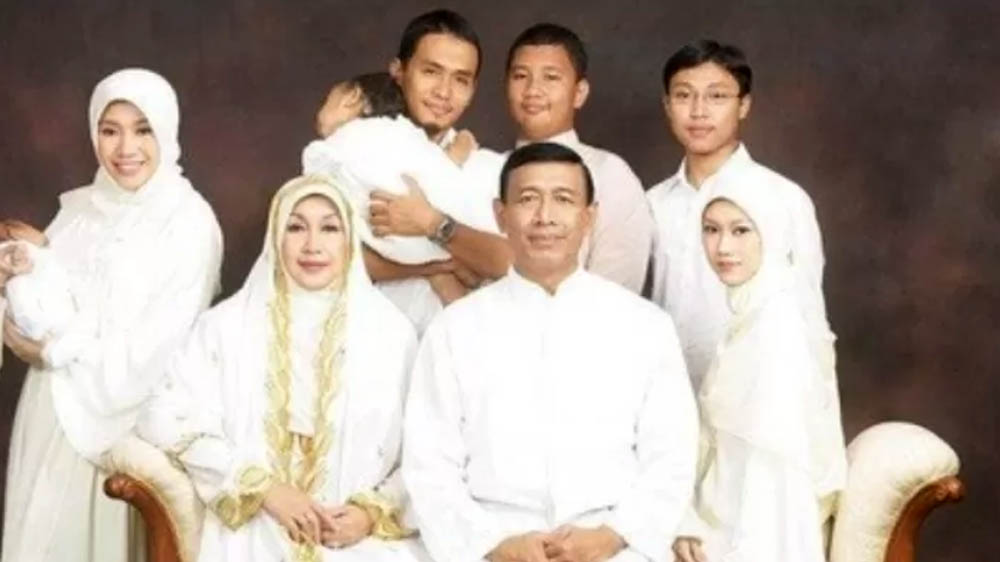 Pernikahan Wiranto dengan Uga dikarunia tiga anak. Dua anak perempuan dan satu anak laki-laki, Lia, Maya, dan mendiang Zainal.
