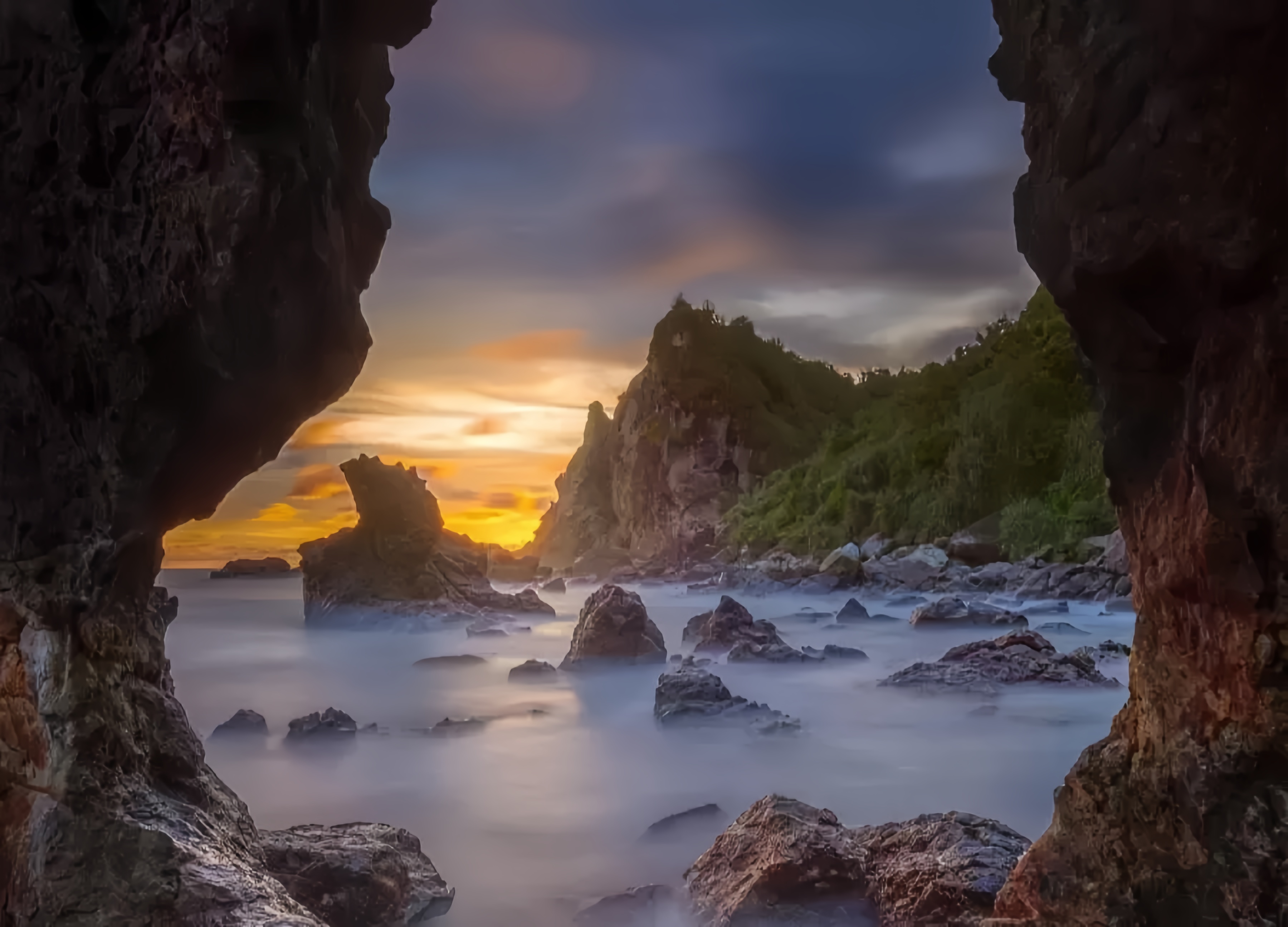 Pantai Watu Lumbung