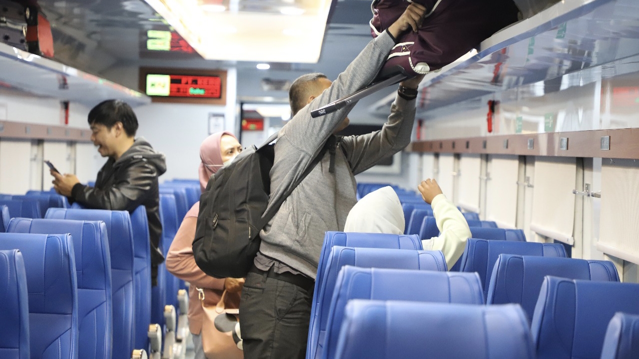 Kereta Api Parahyangan mencatat kenaikan pelanggan.