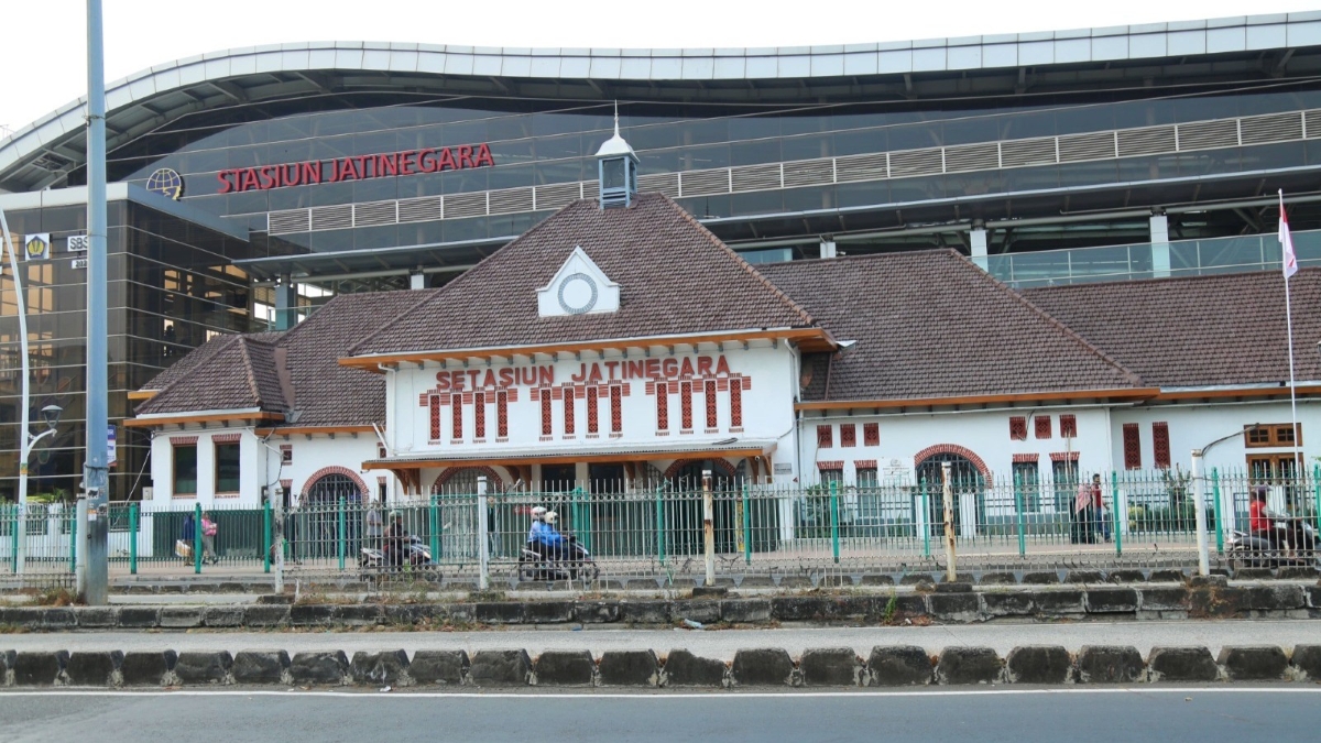 Mulai 1 Desember 2025, enam KAJJ tidak lagi berhenti di Stasiun Jatinegara.