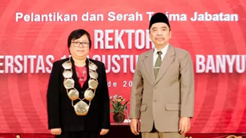 Rektor Untag Banyuwangi Dr Yovita Vivianty Indriadewi Atmadjaja SE M.Com dan Ketua Perpenas Sugihartoyo SH MH.