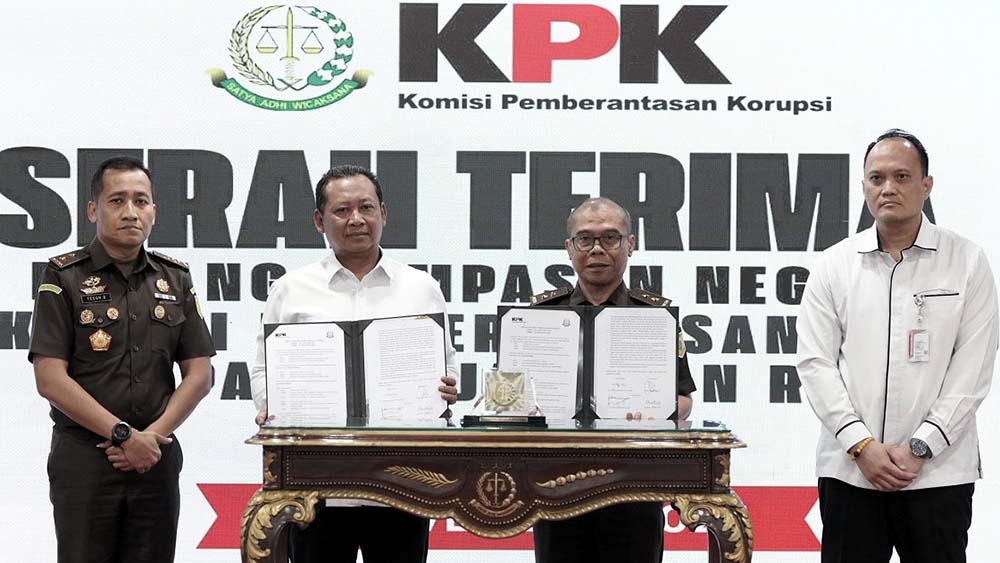 Serahkan Aset Rampasan Rafael Alun ke Kejagung: KPK Kembalikan Rp19,7 Miliar ke Negara.
