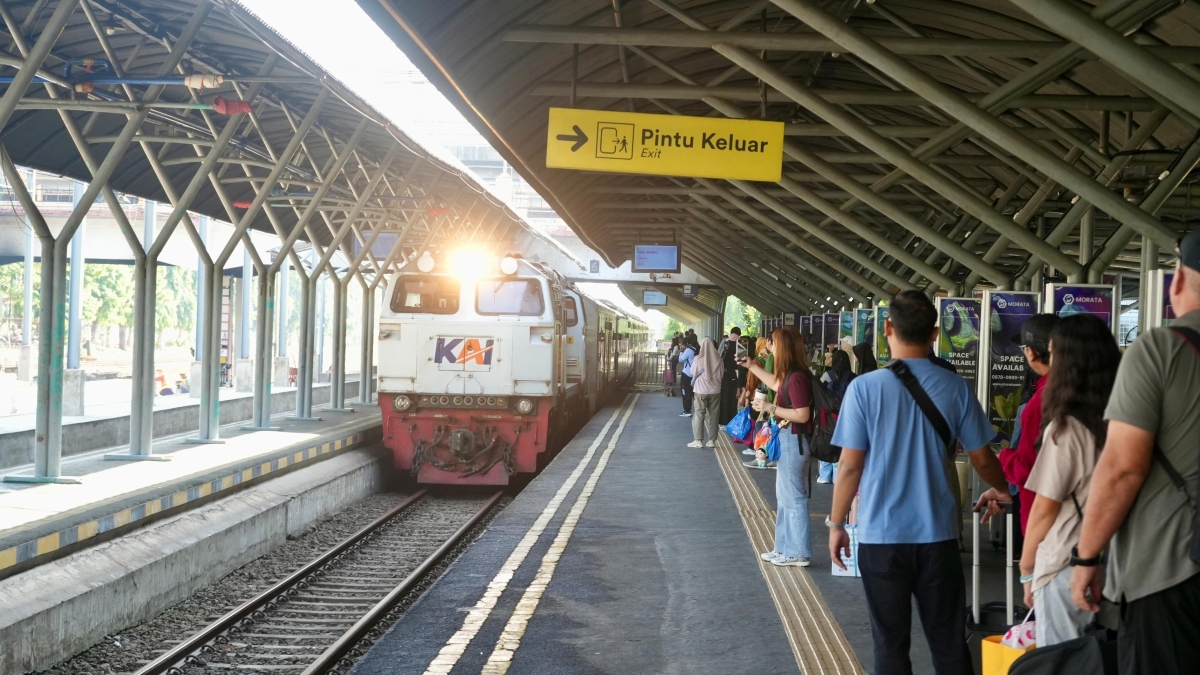 Operasional kereta api di Daop 8 Surabaya kembali normal setelah gangguan anjlokan KA barang.