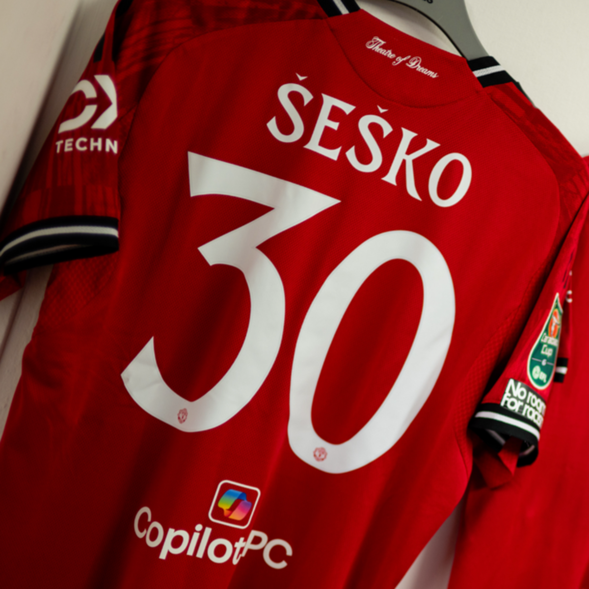 CEDERA LUTUT: Benjamin Sesko absen dalam laga penting MU di Premier League akibat cedera