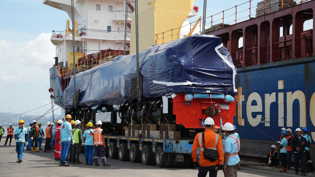 KAI terima 14 lokomotif CC 205 baru untuk perkuat angkutan barang.