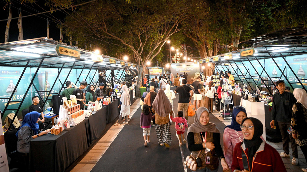 BENDERANG: Lapak UMKM berderet di kawasan Gesibu Blambangan pada rangkaian Batik Festival pada Oktober lalu.