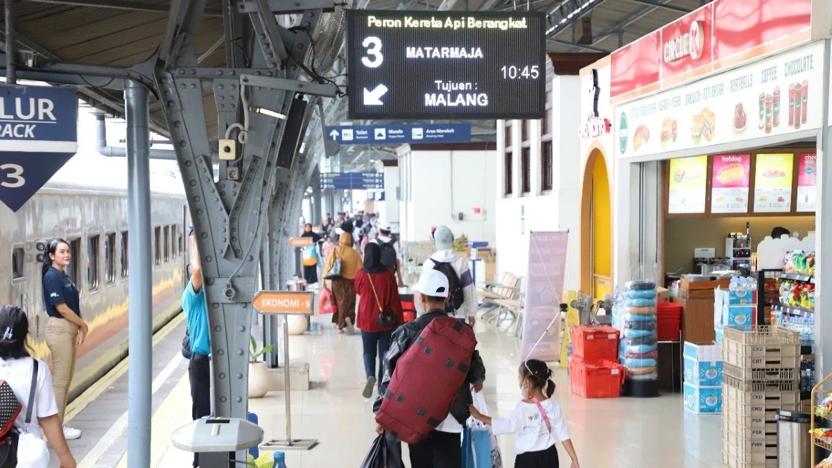Kemenhub dan KAI berikan potongan tarif hingga 30 persen untuk perjalanan kereta api ekonomi komersial.