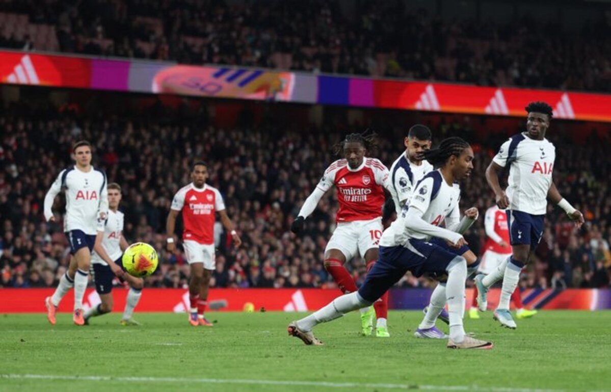 HATTRICK: Eze sukses pecahkan rekor 46 tahun