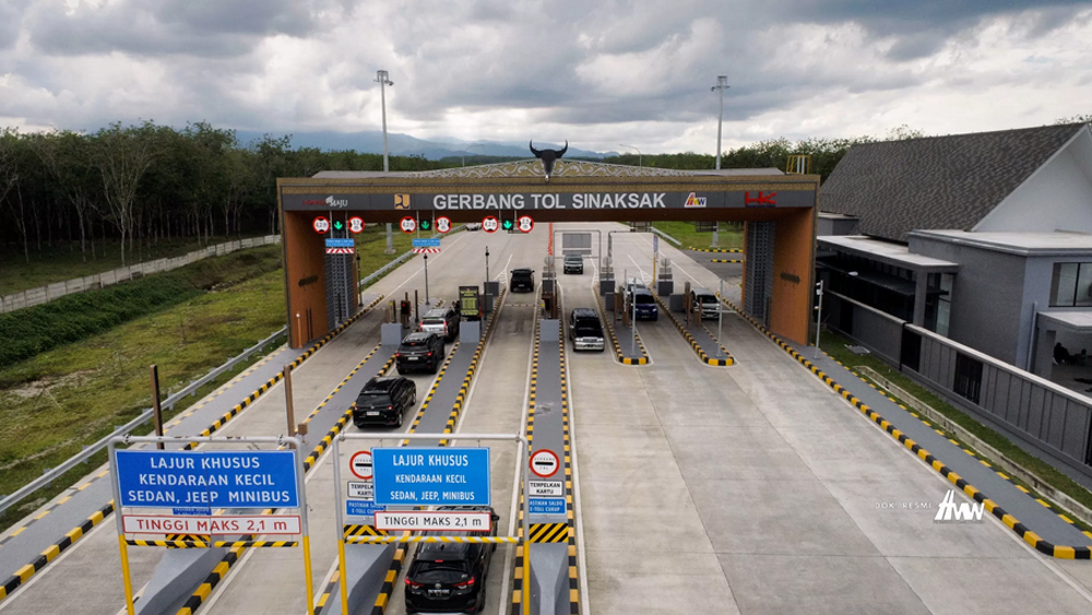 Gerbang tol Sinaksak.