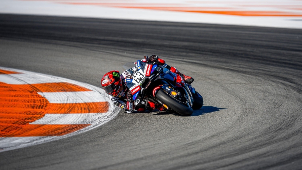 Francesco Bagnaia menyerukan persatuan pembalap dan Dorna demi keselamatan serta masa depan MotoGP.