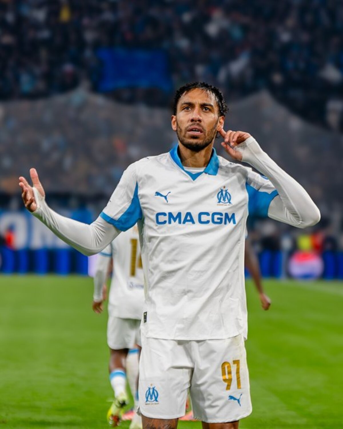 MALAM INDAH: Pierre-Emerick Aubameyang cetak dua gol ke gawang Newcastle United di Liga Champions