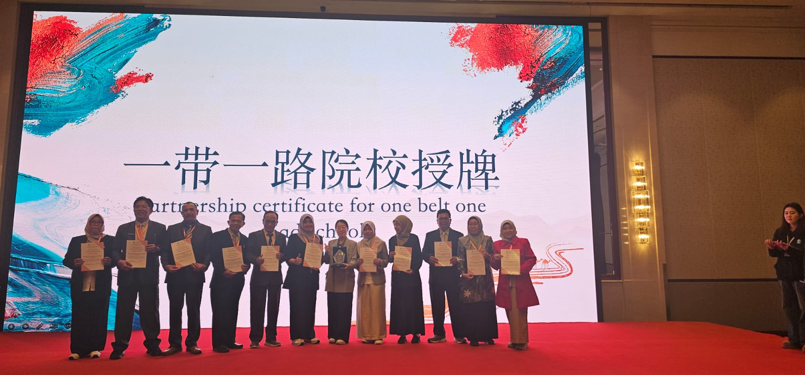 UNDANGAN : Peserta perwakilan SMA dan SMK dari Jawa Timur saat menghadiri undangan Nanjing Huantu Education Technology Co. Ltd pada 17 - 24 November lalu di Nanjing Tiongkok