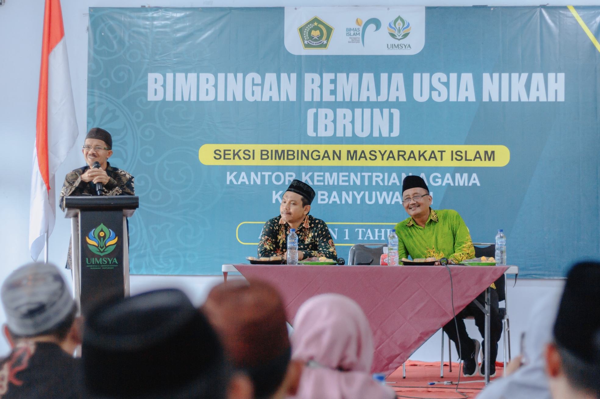 Kasi Bimbingan Masyarakat  Islam Kemenag Kabupaten Banyuwangi H Mastur membuka Bimbingan Remaja Usia Nikah di Aula Haramain Uimsya Blokagung, Banyuwangi pada Kamis (27/11).