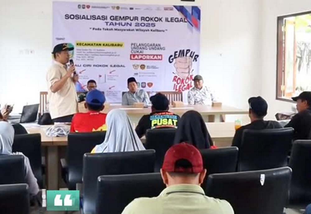 Satpol PP dan Bea Cukai Banyuwangi menggelar sosialisasi Gempur Rokok Ilegal di Kalibaru (29/8). Aparat desa dikumpulkan, diberi pemahaman, dan diminta jadi garda terdepan lawan rokok tanpa cukai.