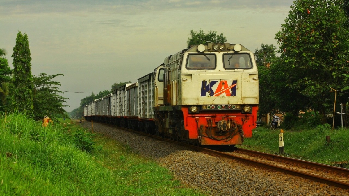 KAI angkut 2,4 juta ton semen lewat kereta api pada Januari hingga Oktober 2025.