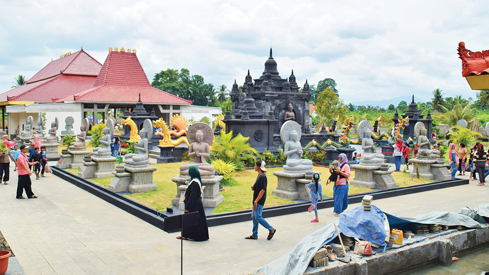 DESTINASI BARU: Candi Manggala, Dusun Sidomulyo, Desa Yosomulyo, Kecamatan Gambiran, ramai pengunjung, Minggu (30/11).
