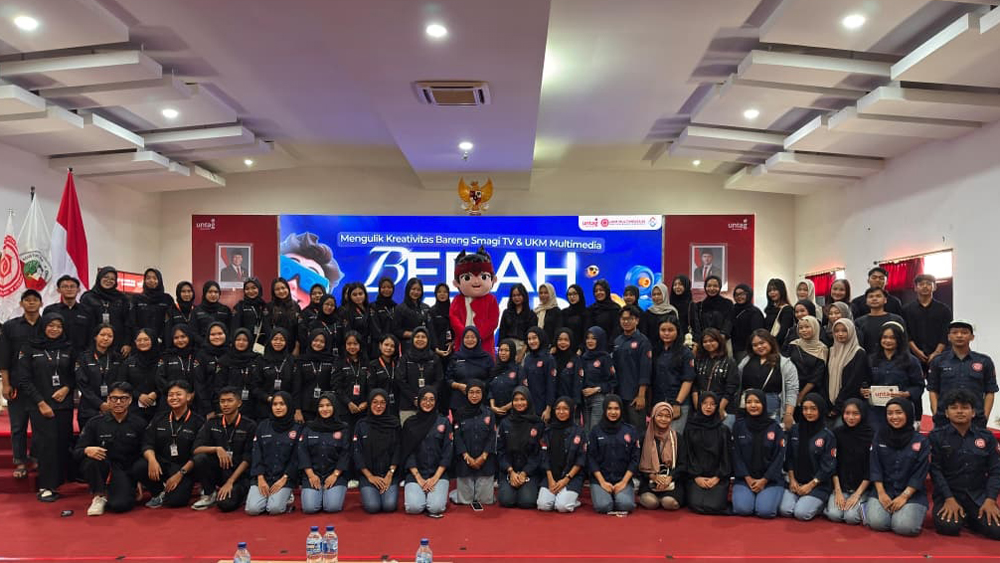 Kru Smagi TV dan Tim UKM Multimedia Untag mengikuti kegiatan Bedah Layar di Auditorium Kampus Untag Banyuwangi.