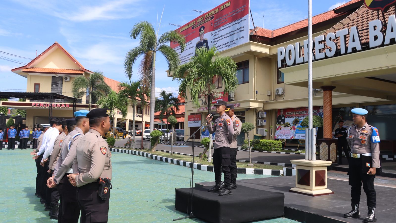 Wakapolresta Banyuwangi pimpin apel dan tekankan penguatan keamanan jelang akhir tahun.