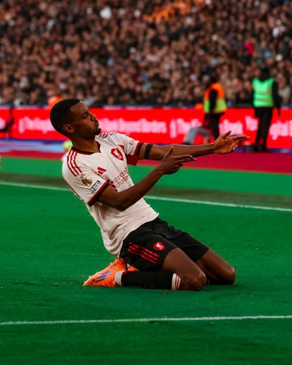BIKIN GOL: Alexander Isak akhirnya pecah telur bersama Liverpool
