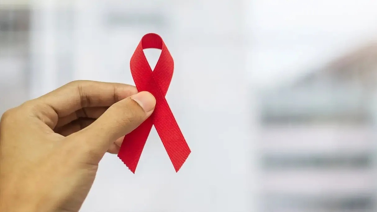 Peringatan 1 Desember menyoroti Hari AIDS Sedunia.