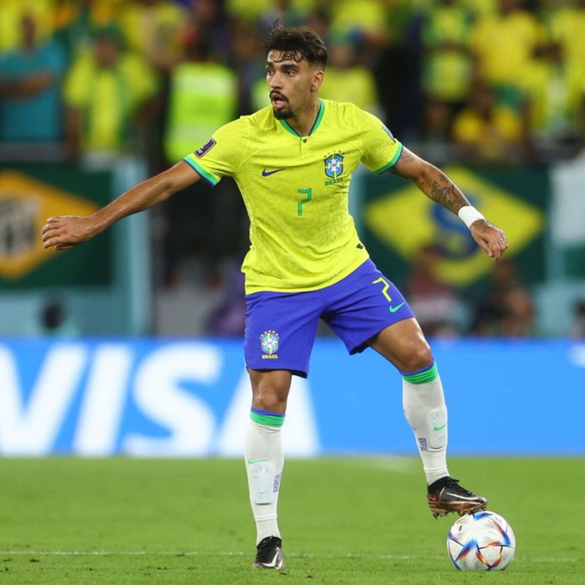 EMOSI: Lucas Paqueta merasa kartu merahnya saat kontra Liverpool penuh kontriversial