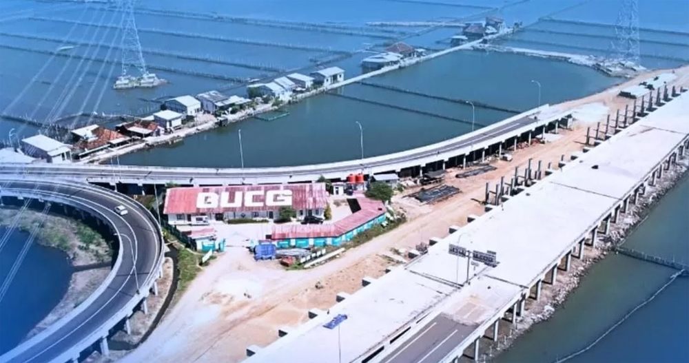 Progres pembangunan jalan tol laut Semarang-Demak.