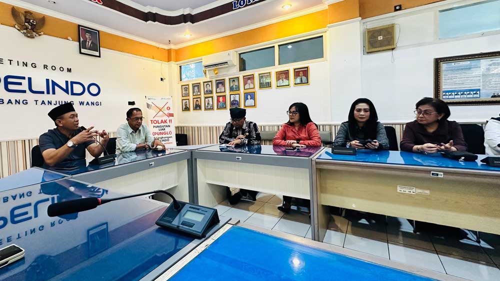 CARI SOLUSI: Anggota Komisi IV DPRD Banyuwangi mendatangi kantor Pelindo Tanjungwangi, Senin (1/12)