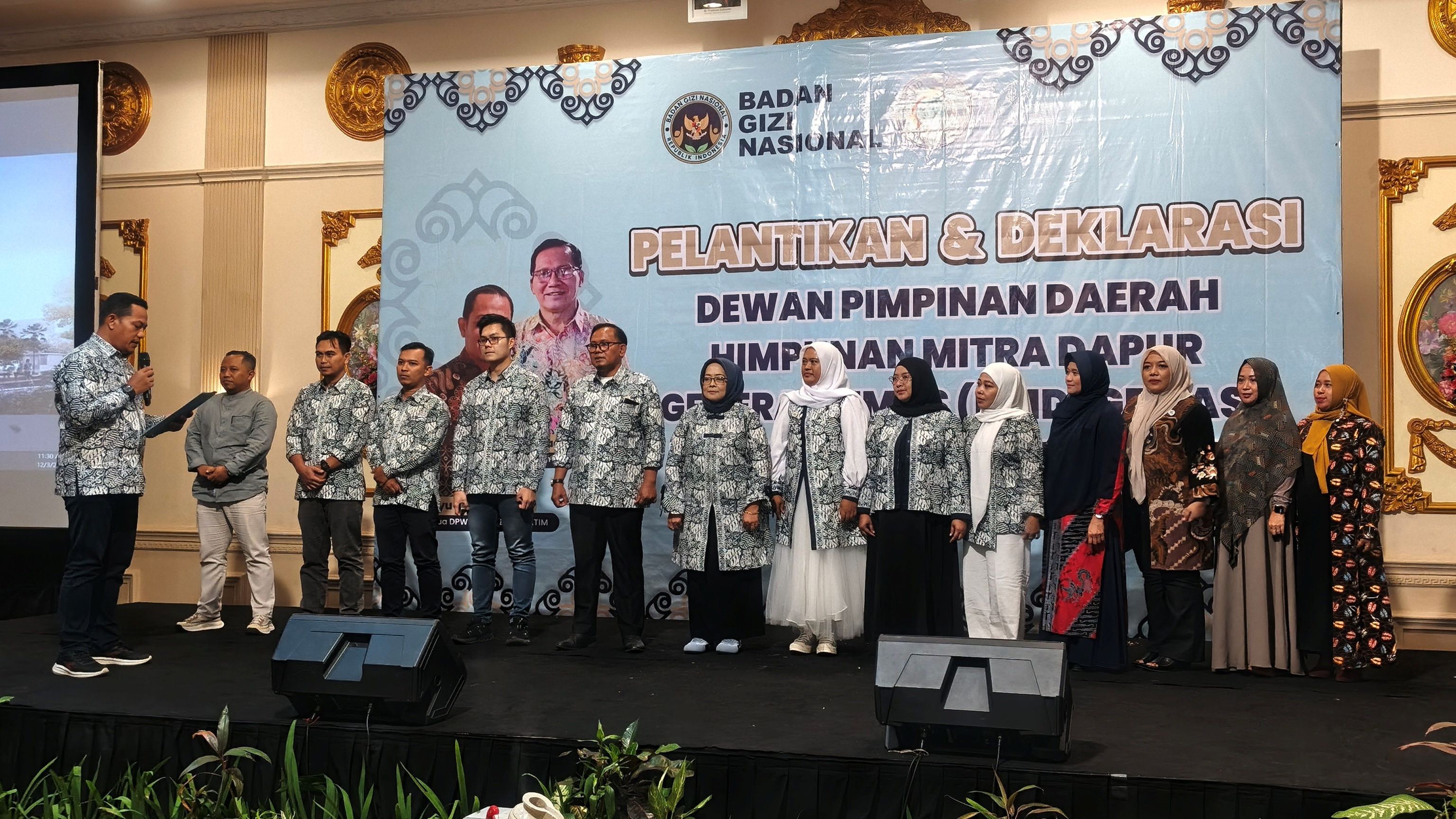 PELANTIKAN: Pengurus DPD HMD-Gemas Banyuwangi dilantik oleh Ketua DPW HMD-Gemas Jatim Bayu Perkasa di aula Hotel Aston Banyuwangi Rabu (3/12).