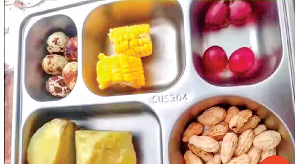 Potret menu MBG berupa ubi rebus yang ditolak oleh wali murid dan siswa SDN 1 Sidomulyo Bojonegoro.