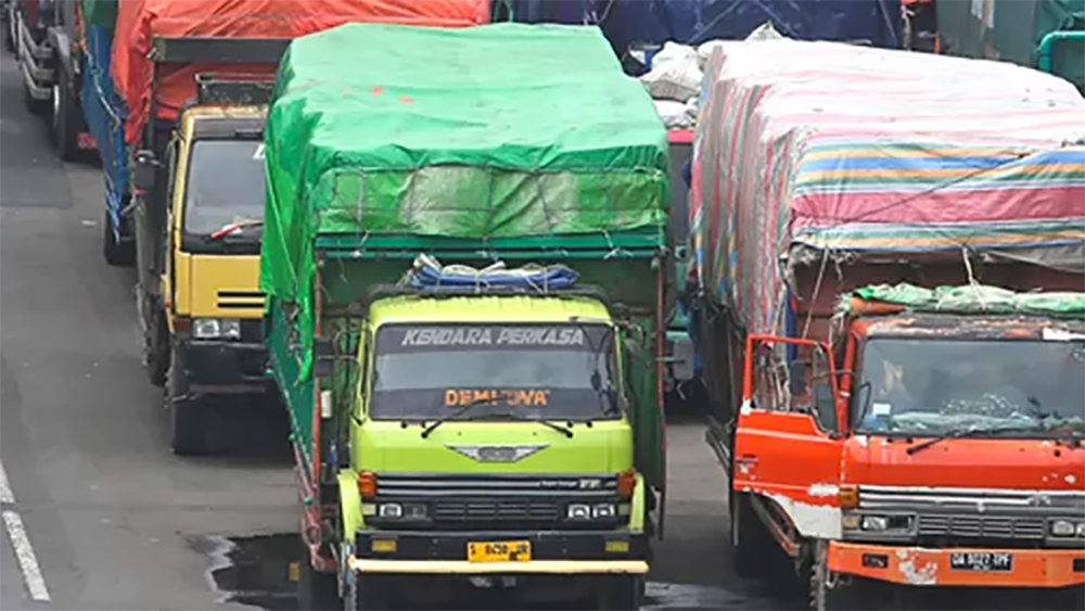 ILUSTRASI kendaraan besar pengangkut logistik. Libur Nataru 2025/2026, kendaaran besar dilarang lewat di beberapa ruas jalan tol.