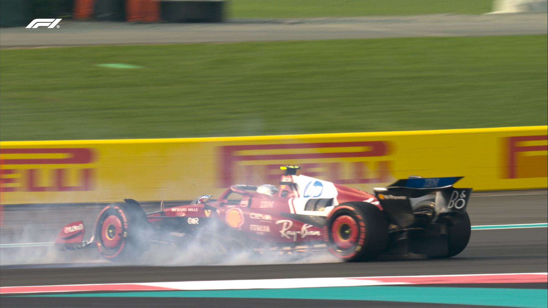 Pembalap Ferrari, Lewis Hamilton melintir saat sesi FP3 F1 GP Abu Dhabi, Sabtu (6/12/2025).