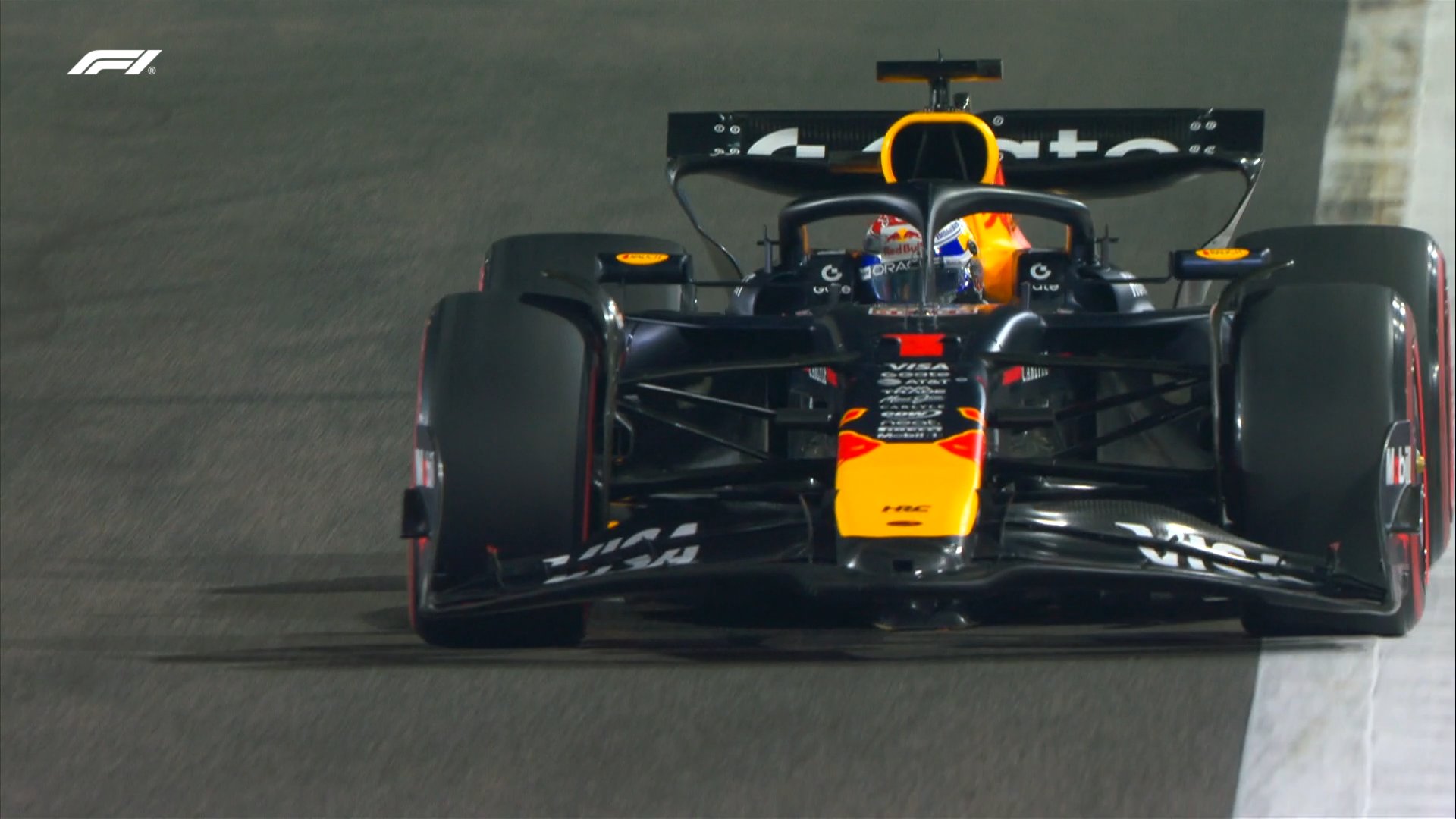 Pembalap Red Bull, Max Verstappen berhasil meraih pole position pada kualifikasi F1 GP Abu Dhabi 2025.